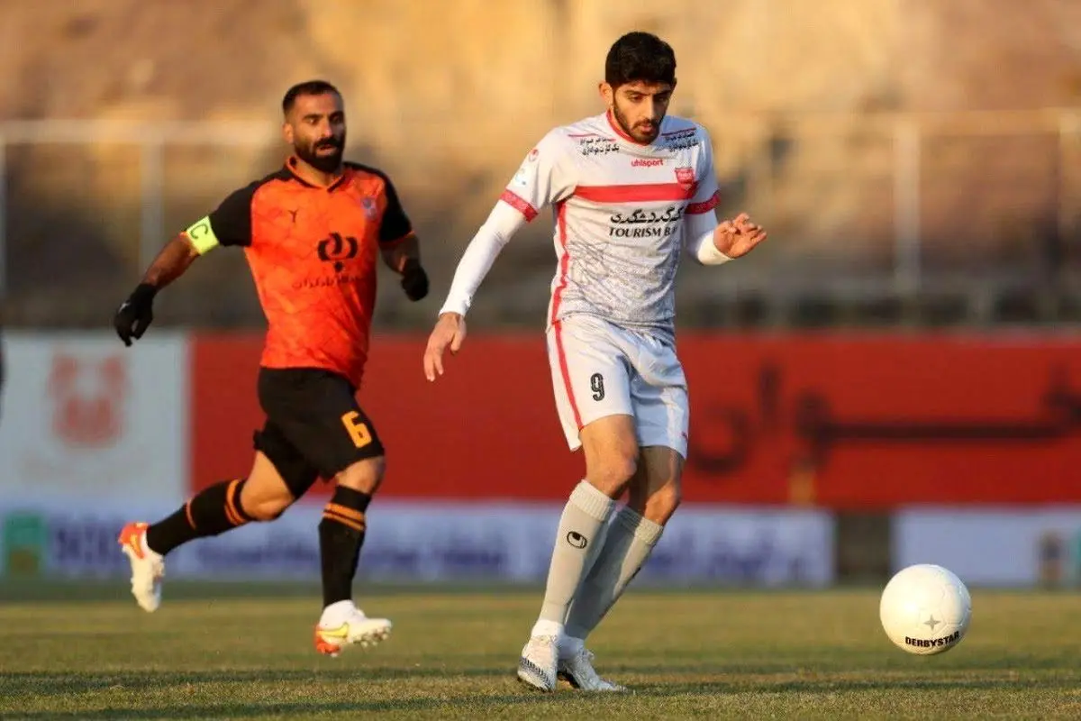 مس رفسنجان 1 - پرسپولیس 1؛ پرسپولیس صدر را تقدیم استقلال کرد