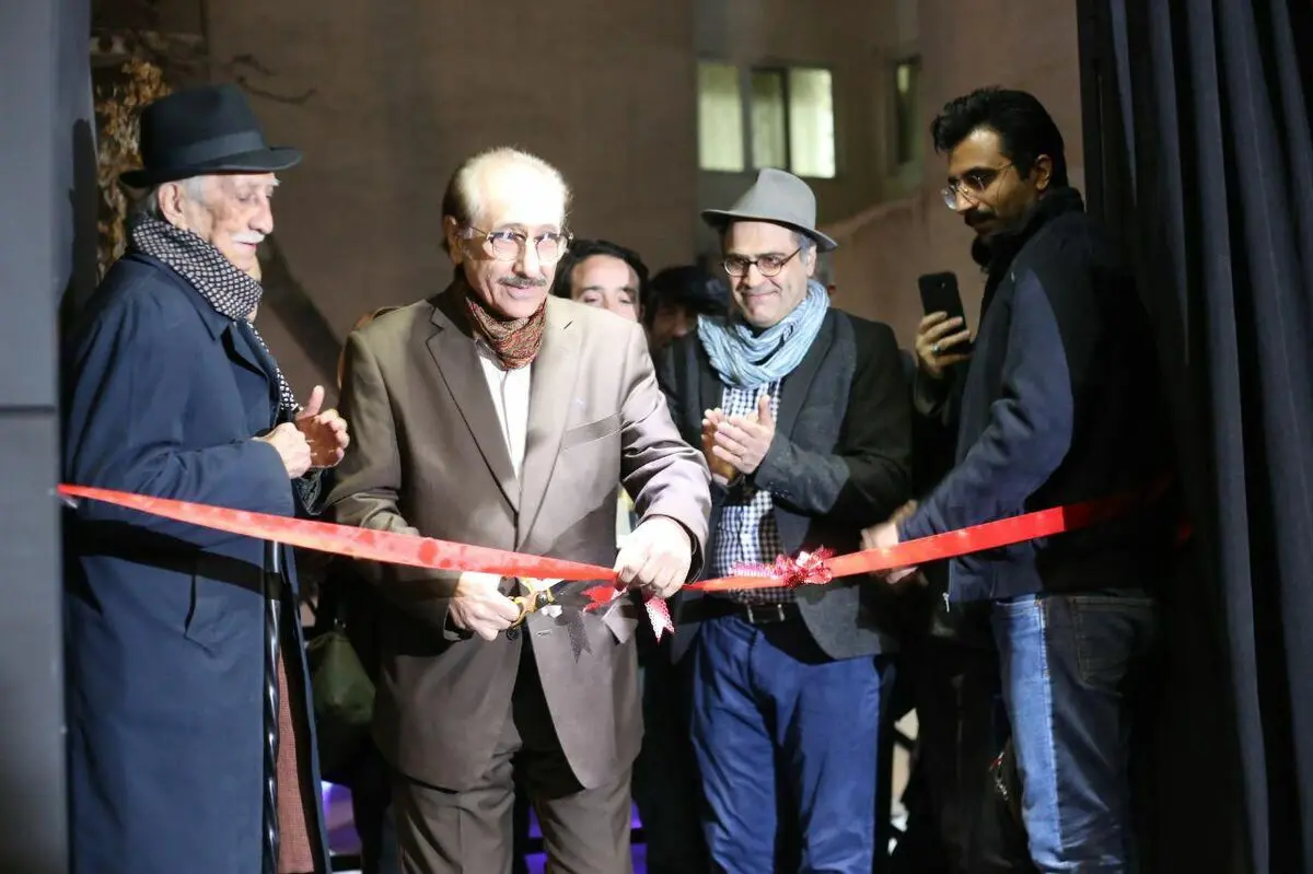 برخی در تئاتر گیشه پرست شده‌اند