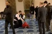 
حمله یک نژادپرست با چاقو به حاضران در یک مسجد+عکس