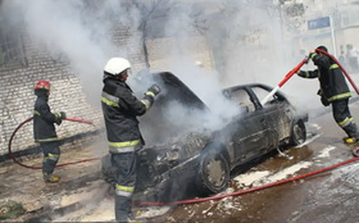 حریق سواری پژو در پارکینگ یک ساختمان