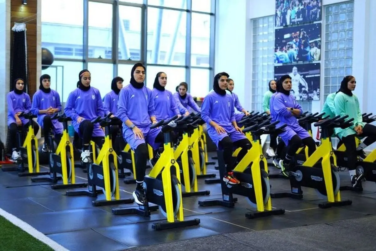 ملی‌پوشان فوتبال زنان در سالن پک تمرین بدنسازی کردند