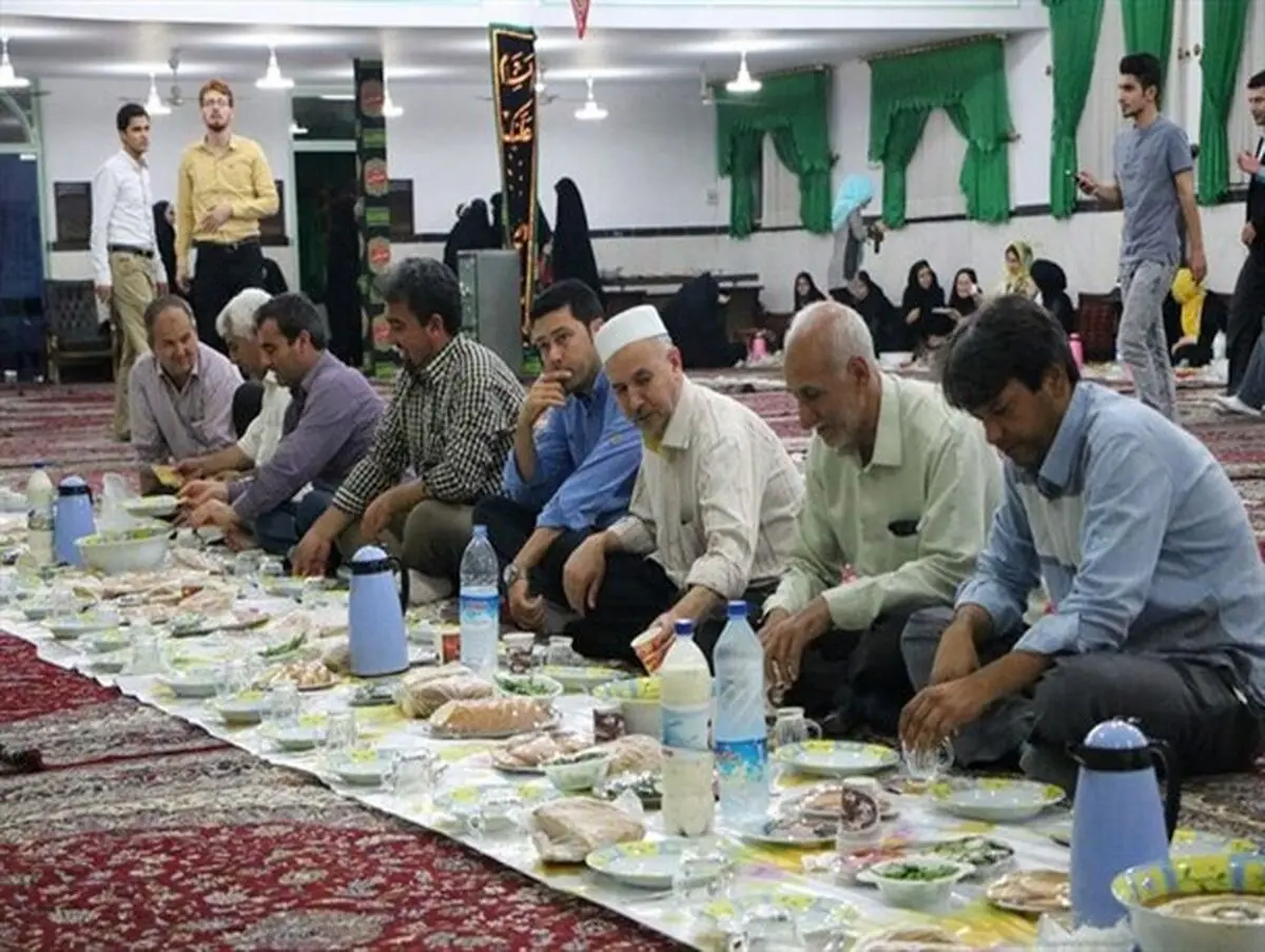 تجلی وحدت شیعه و سنی بر سر سفره افطار/ تصاویر