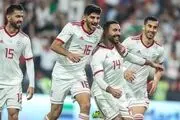  تشویق هواداران تیم ملی فوتبال  پشت درهای استادیوم محمد بن‌زاید/ تصاویر