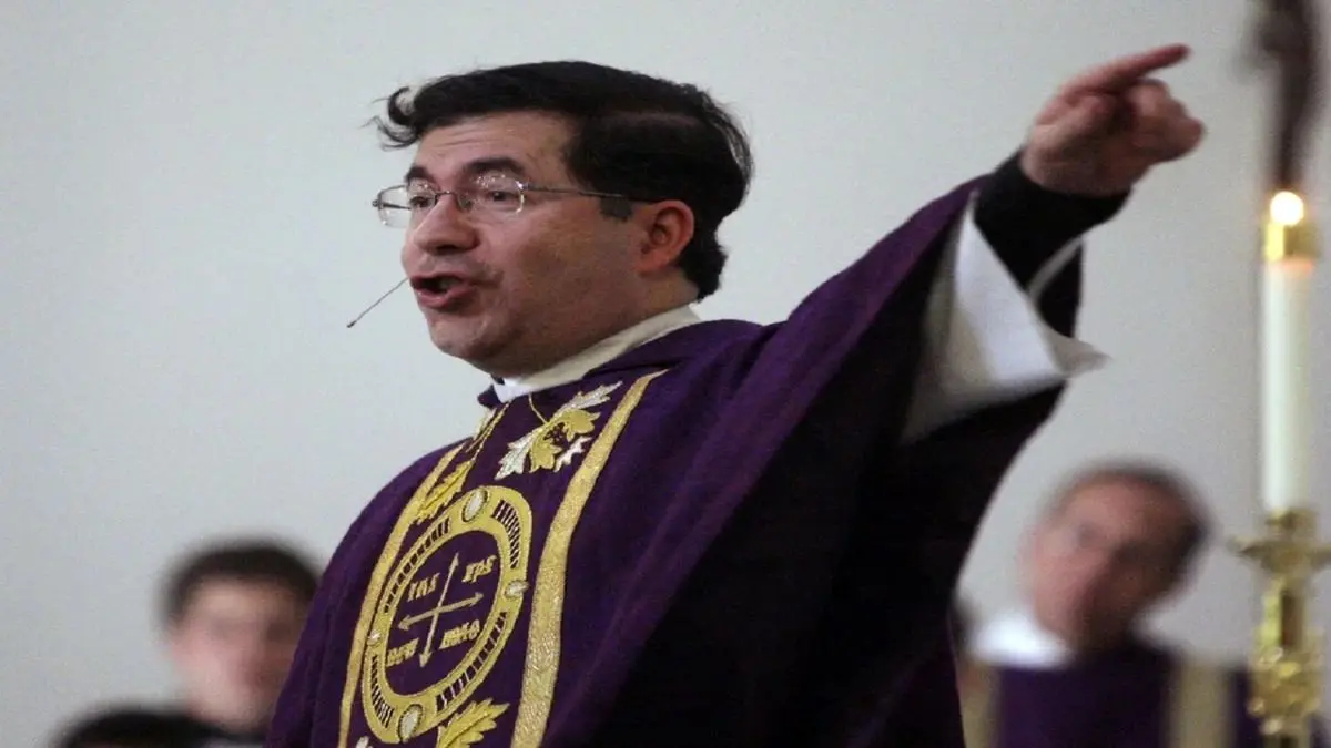 اخراج کشیش مخالف با سقط جنین از واتیکان!