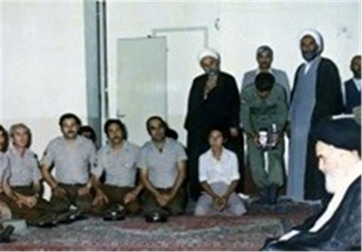 چه گروههایی خواستار انحلال ارتش بودند؟