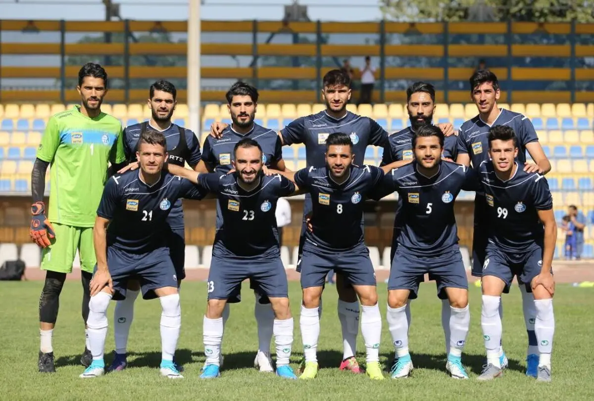 استقلال عقاب را گلباران کرد