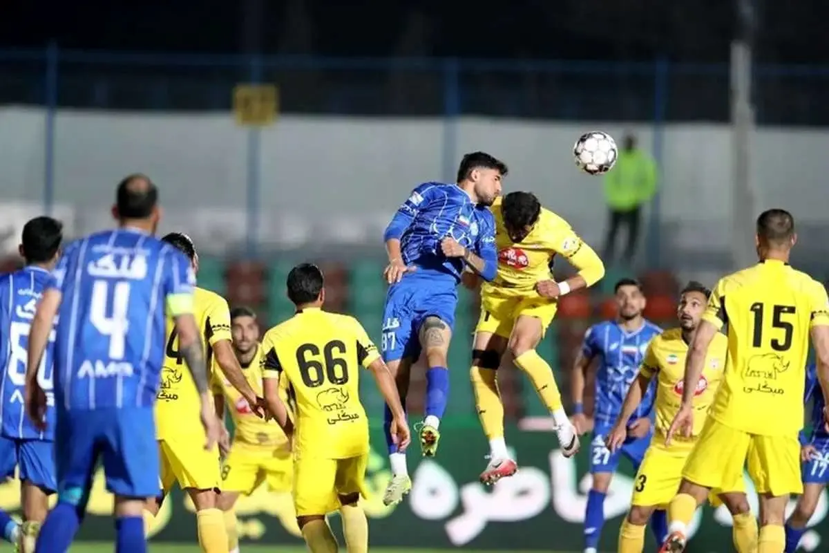 نه سرمربی پرتغالی به درد استقلال خورد نه ستاره هلندی