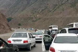 ترافیک سنگین و بارش باران در جاده چالوس
