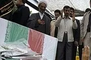 حضور سرزده احمدی نژاد در مراسم تشییع ۲ شهید گمنام
