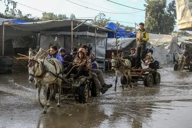 چادرهای خان یونس غرق در آب شد