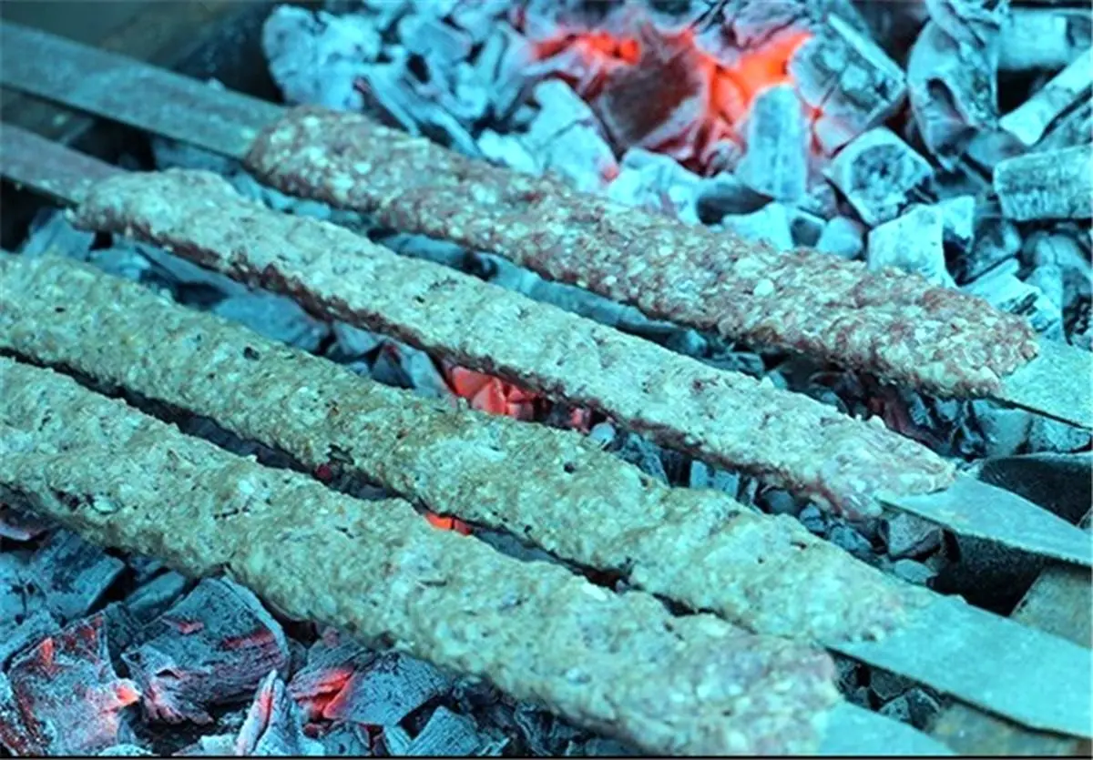 کباب کوبیده یا احشاء حیوانی و گوشتهای فاسد؟