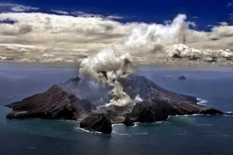 فوران آتشفشان در جزیره وایت نیوزیلند