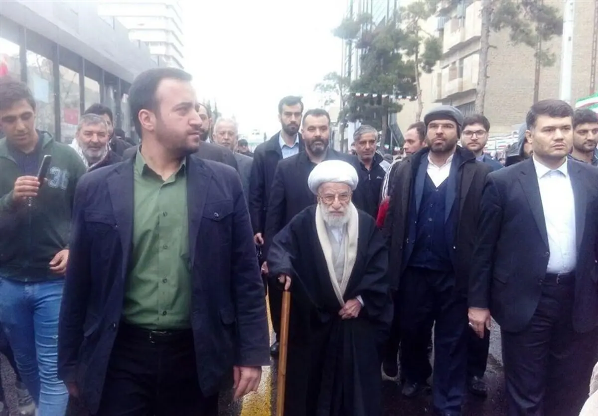 حضور آیت‌الله جنتی در جمع راهپیمایان تهرانی‌