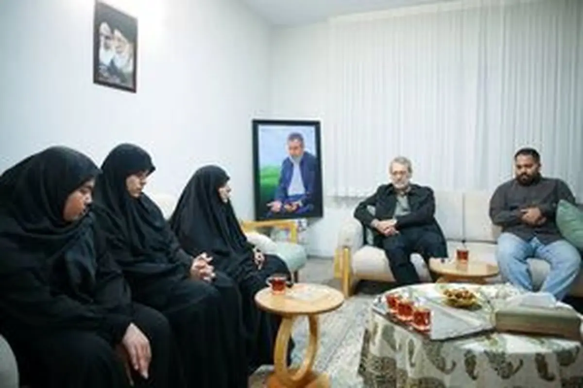دیدار لاریجانی با خانواده شهید خاص جنگ ۱۲ روزه