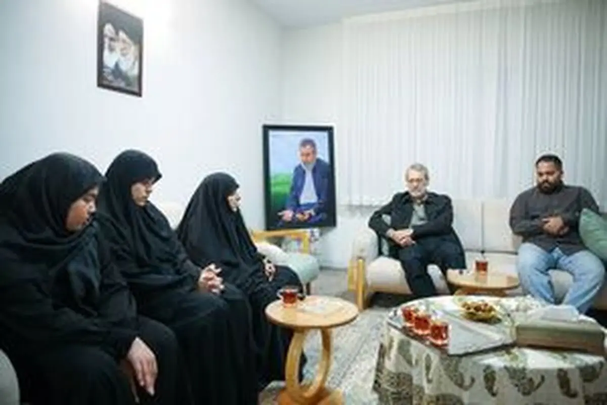 دیدار لاریجانی با خانواده‌ شهید خاص جنگ ۱۲ روزه
