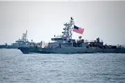 کشتی نظامی آمریکا در مواجهه با قایق ایرانی به صورت اضطراری تغییر مسیر داد!