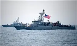 کشتی نظامی آمریکا در مواجهه با قایق ایرانی به صورت اضطراری تغییر مسیر داد!