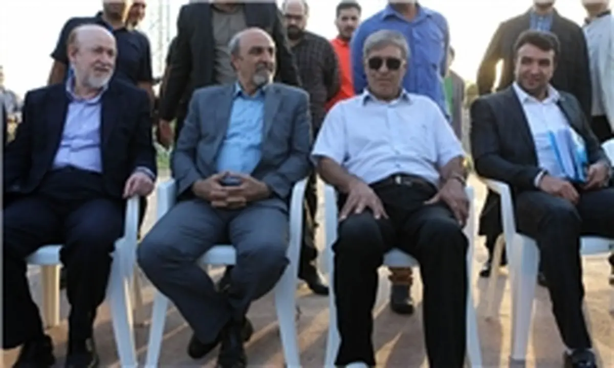 طنابکشی در اردوگاه آبی/ من تعیین میکنم!