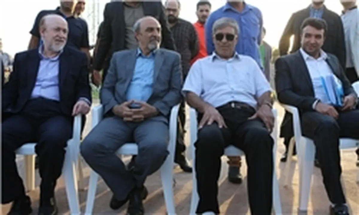 طناب‌کشی در اردوگاه آبی‌/ من تعیین می‌کنم!