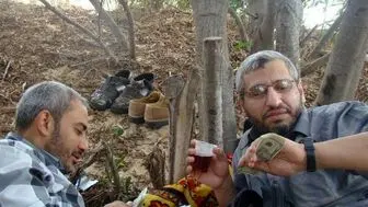 تصویر جدید از محمد ضیف در حال خوردن چای