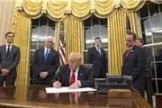 ترامپ فرمان تقویت امنیت مرزها و قوانین مهاجرت را امضا کرد