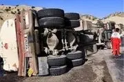 تانکر حامل مواد نفتی واژگون شد
