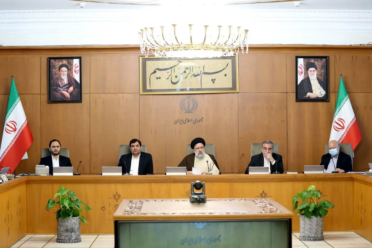 با کسانی که کالا را با قیمت ریال تولید و با نرخ ارز عرضه میکنند برخورد شود