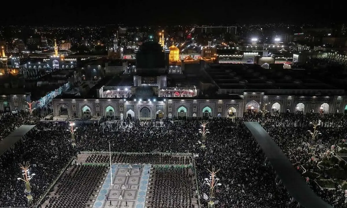 مداح سرشناس در کفشداری حرم امام رئوف(ع)