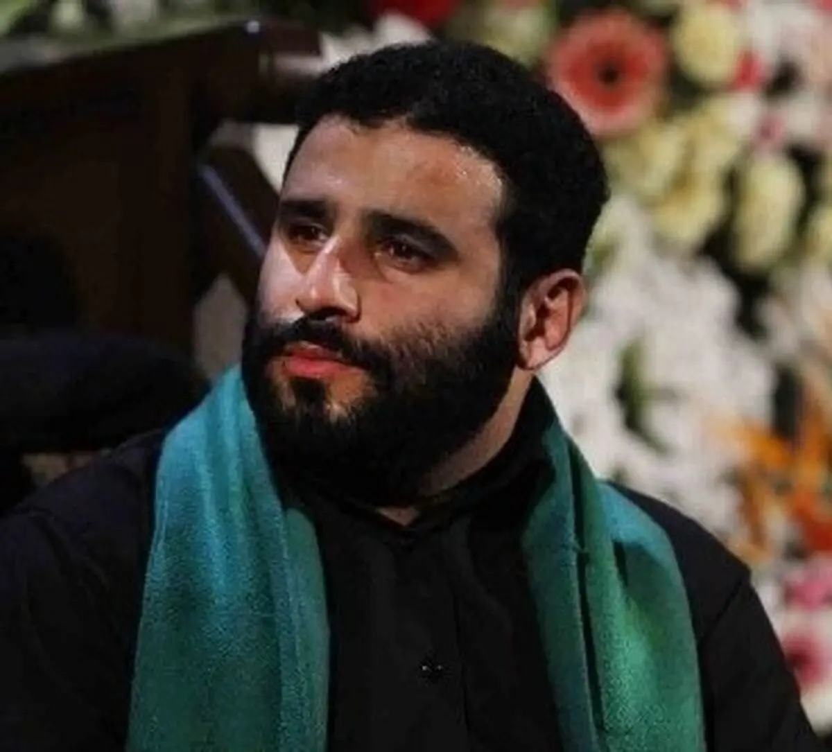 مداح مشهور در لباس احرام /عکس