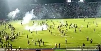 فوتبال خونین در اندونزی با ۱۲۹ کشته+ فیلم
