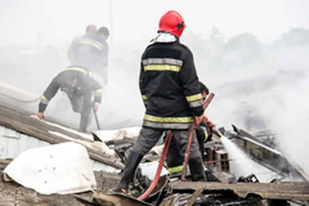 نجات ۲۵ تن از حریق ساختمانی در نازی‌آباد