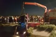 خودروی رانا به داخل کانال آب افتاد+ عکس