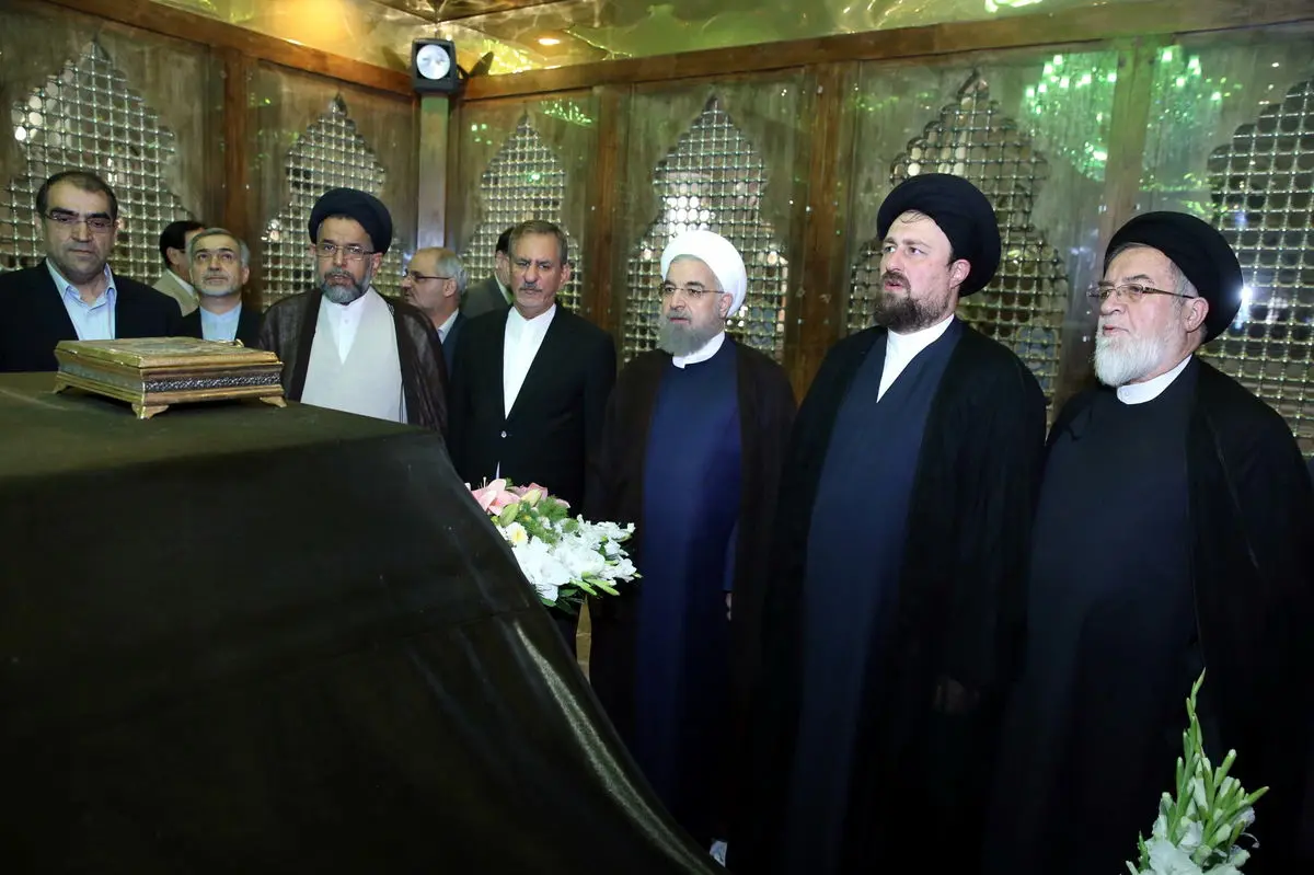 روحانی در حرم امام:در انتخابات مردم ما حماسه دیگری میآفرینند