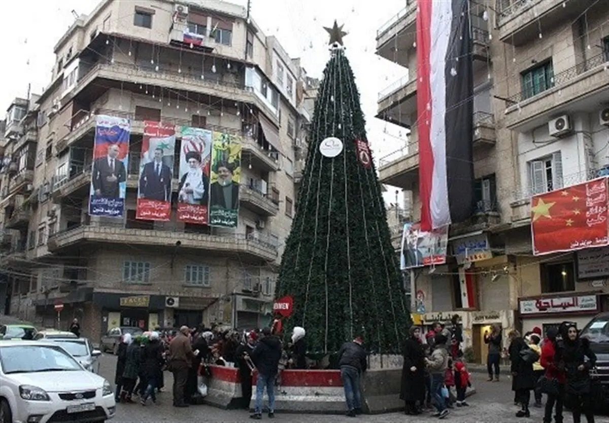 تصویرِ رهبر انقلاب در خیابان‌های حلب/عکس