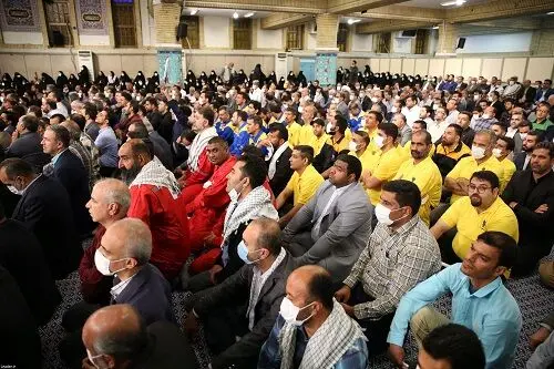 جمعی از کارگران با رهبر معظم انقلاب دیدار کردند/گزارش تصویری