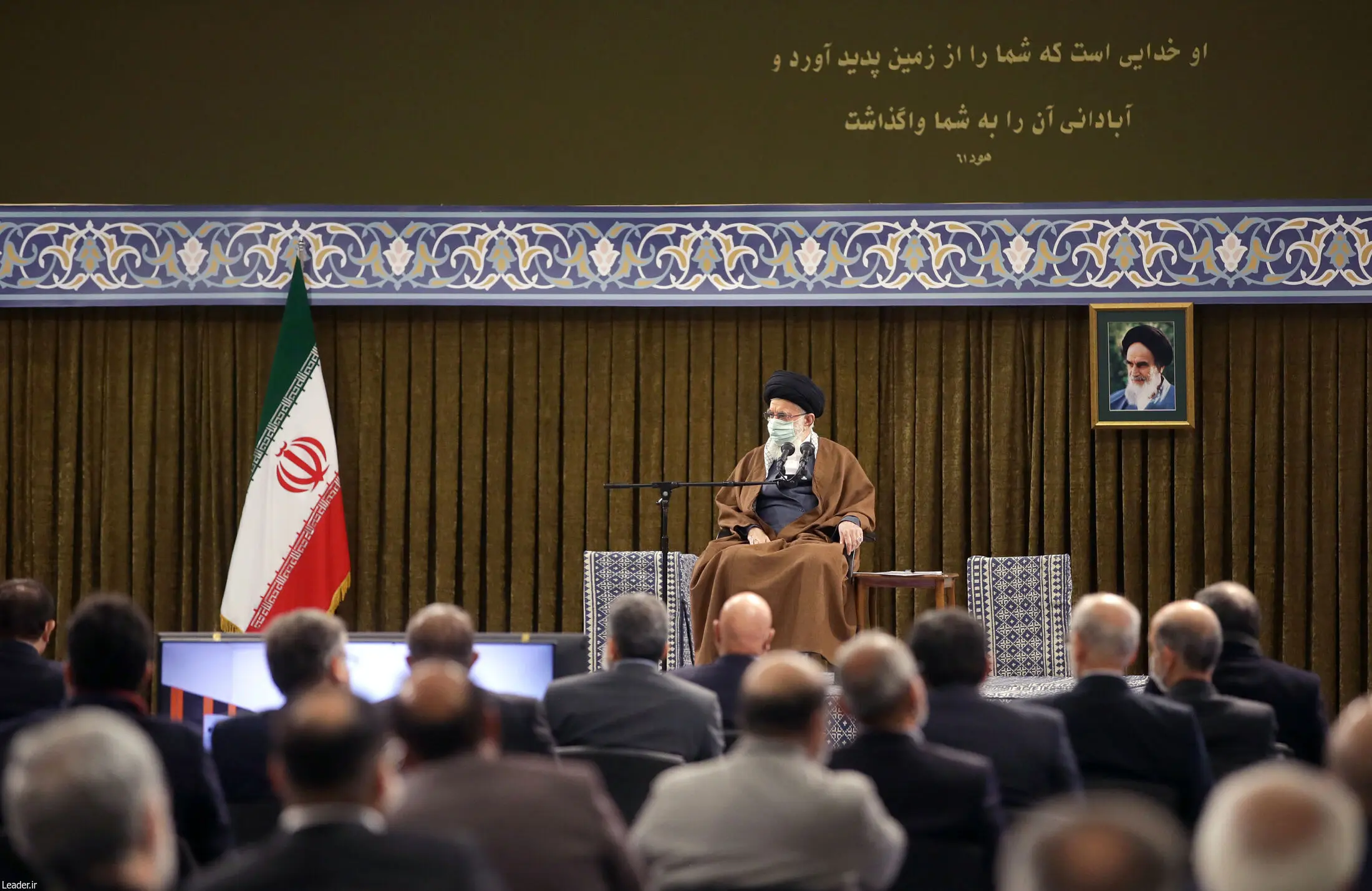 دیدار جمعی از تولیدکنندگان و فعالان صنعتی با رهبر معظم انقلاب/گزارش تصویری