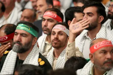 دیدار پیشکسوتان و فعالان دفاع مقدس و مقاومت با رهبر انقلاب/گزارش تصویری