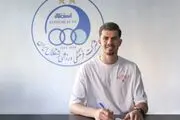 استقلال رسماً پای قرارداد محمد خلیفه ایستاد
