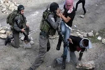 بازداشت ۲ جوان فلسطینی توسط صهیونیست‌ها در نوار غزه