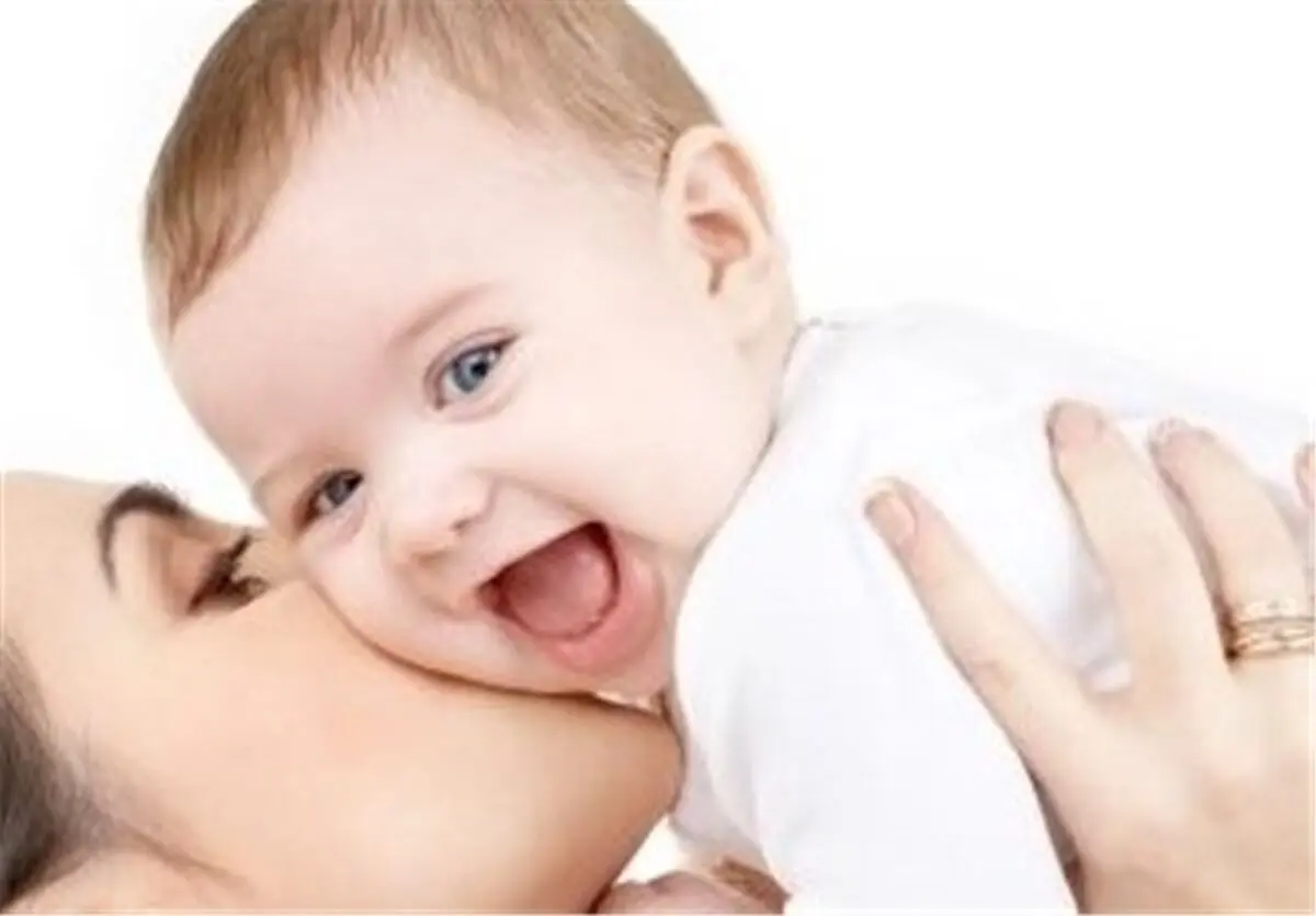 در آغوش گرفتن نوزاد و کودک چه فوایدی دارد؟