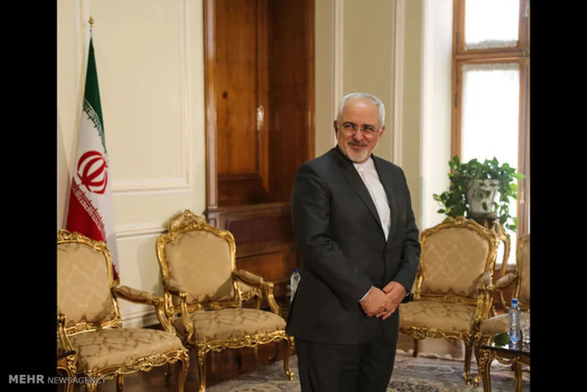 خوش تیپ ترین دیپلمات ایران/طراح لباسهایم بیژن نیست چون از این پولها ندارم