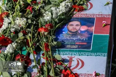 تشییع پیکر شهیدان حیدری و مهقانی/گزارش تصویری
