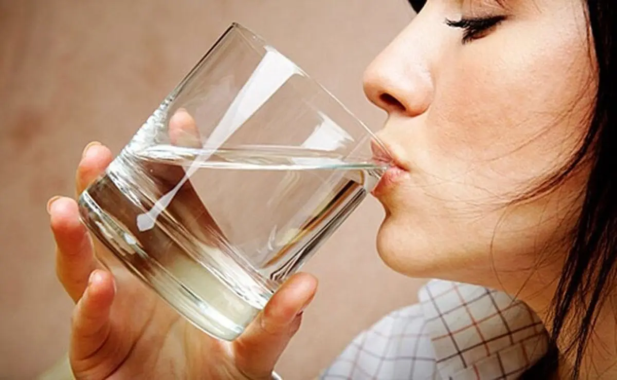 5تأثیر شگفت انگیز نوشیدن آب روی سلامت مغز