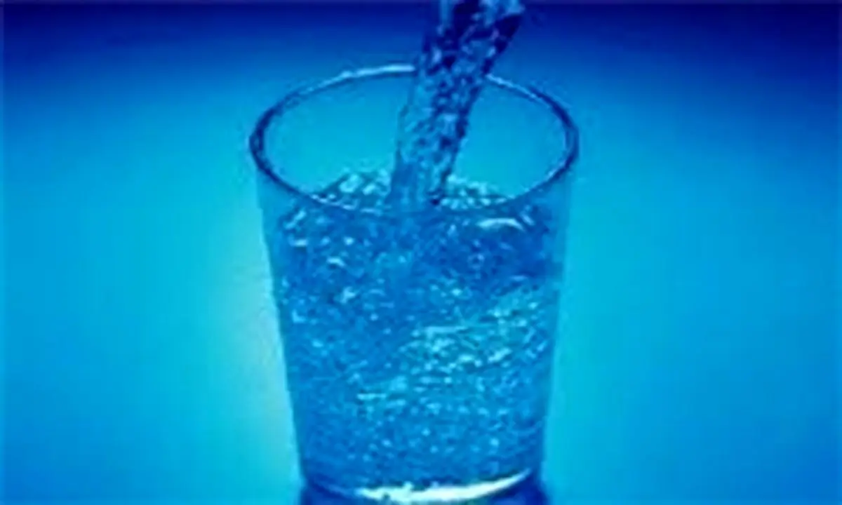 توزیع گسترده آبمعدنی و اعزام تانکر آب شرب به شهرهای آبادان و خرمشهر