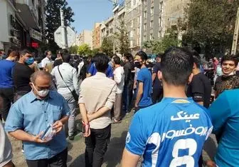 تجمع اعتراض آمیز هواداران استقلال مقابل ایران باشگاه