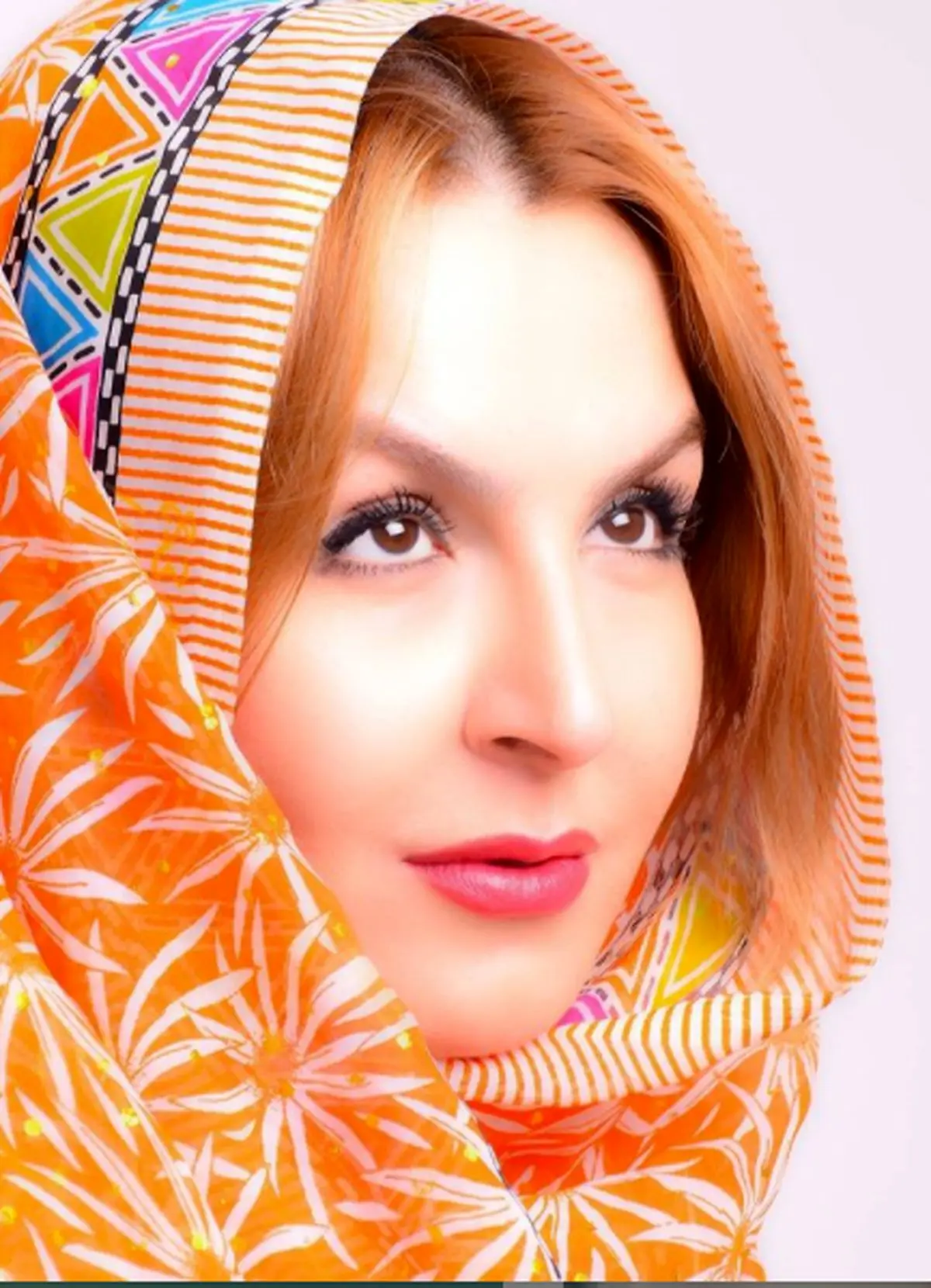 خاک بازی های خانم بازیگر لب دریا /عکس
