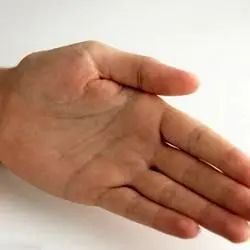 لرزش دست‌ها نشانه چیست؟