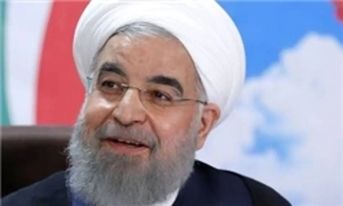 تصویری قدیمی از حسن روحانی در آغوش پدر/ عکس