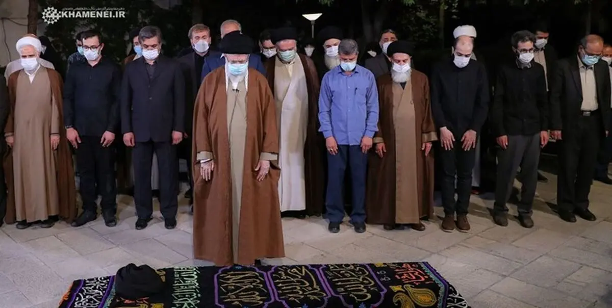 رهبر انقلاب بر پیکر مرحوم فاطمی‌نیا نماز اقامه کردند+ فیلم