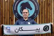 ایمان عالمی روی نیمکت پیکان